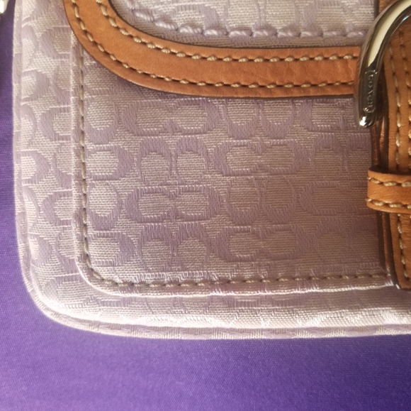 Delicate lavender Coach wristlet - Picture 2 of 4